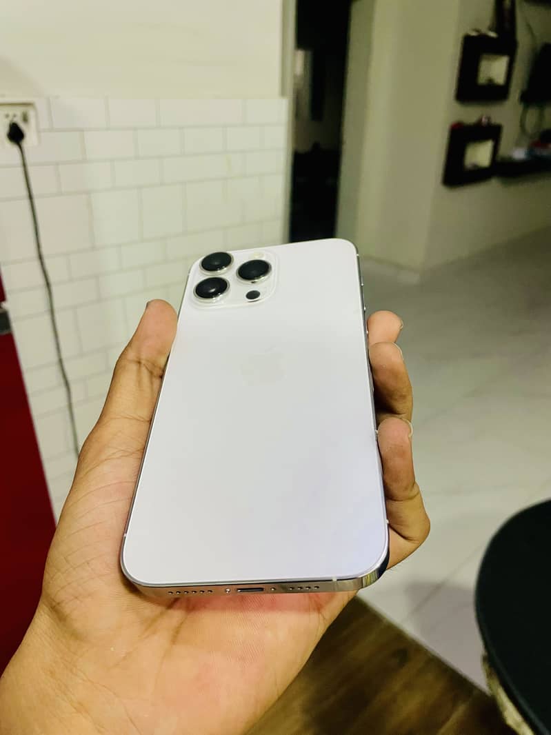 Apple iPhone 14 Pro Max 1