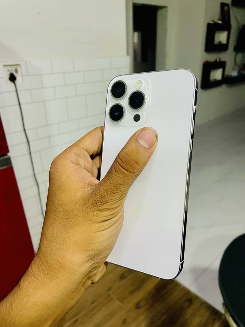 Apple iPhone 14 Pro Max 2