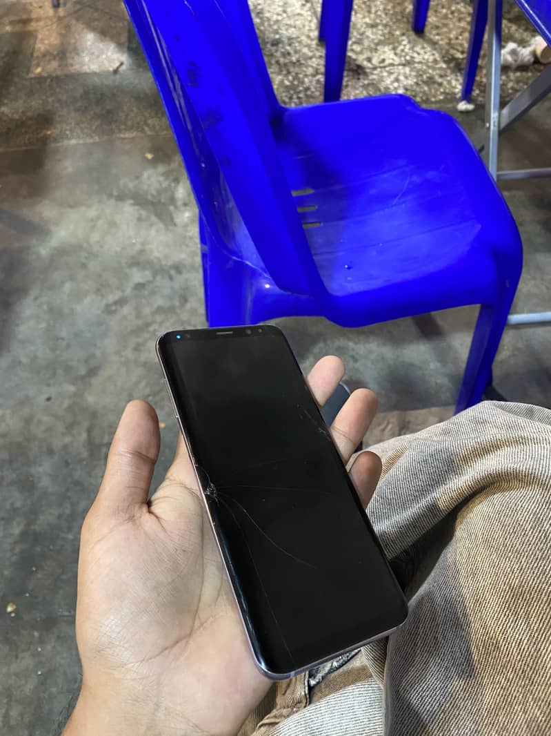 Samsung Mobile S8 Plus 3