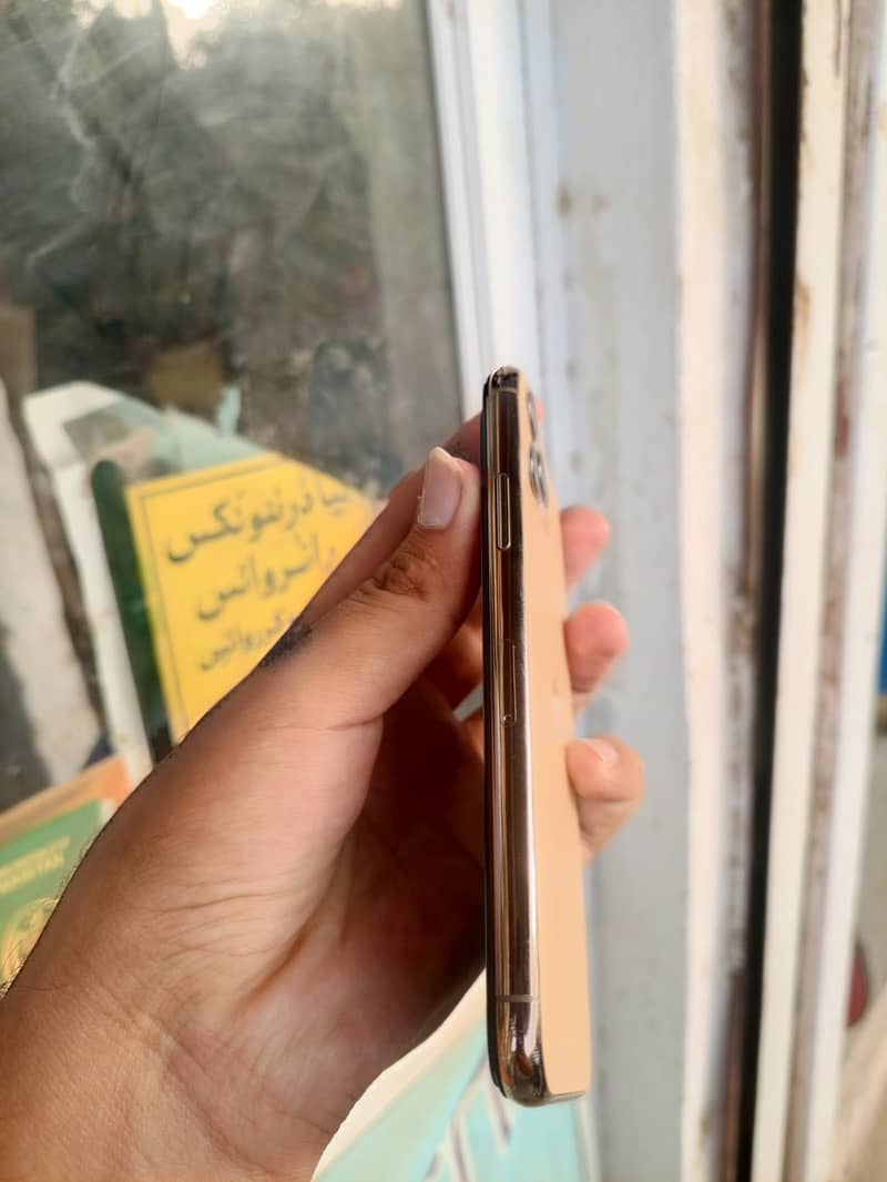 Apple iPhone 11 Pro 2