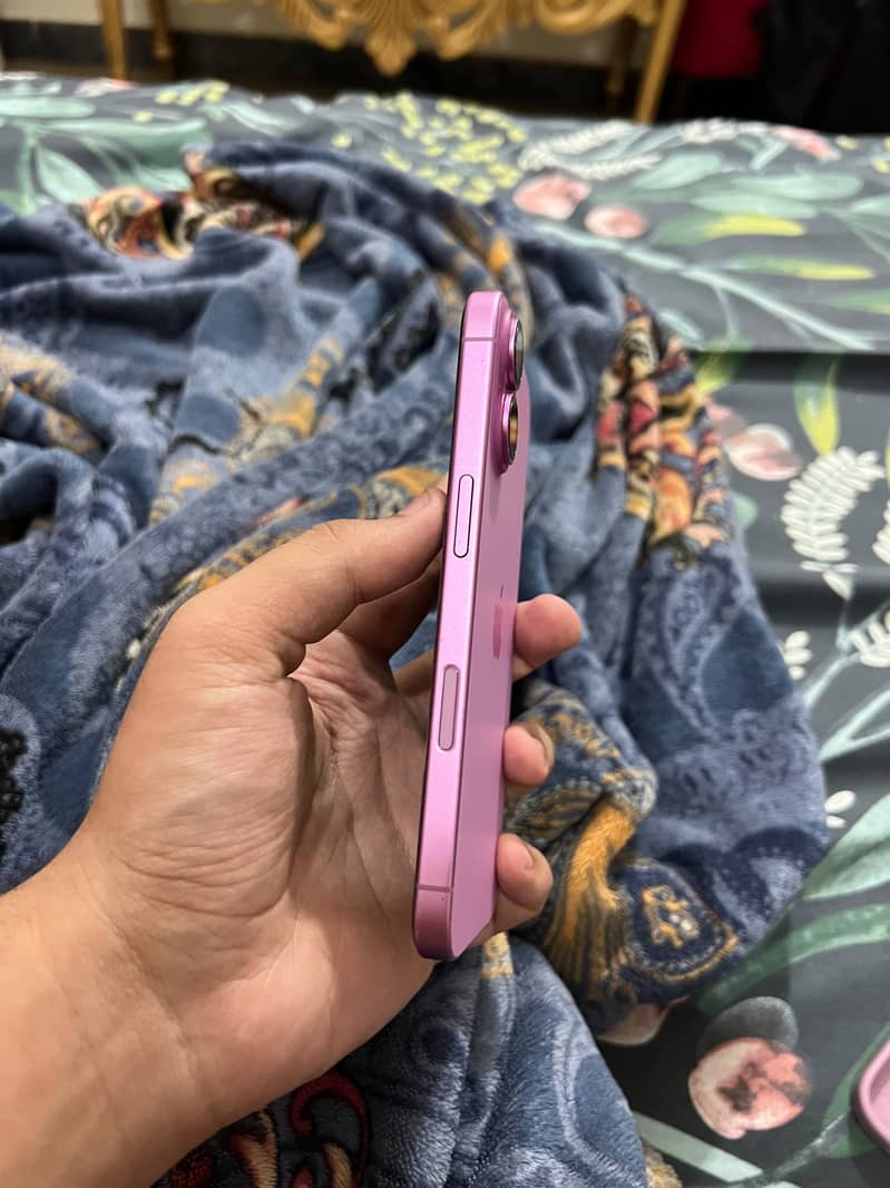 Apple iPhone 16 2