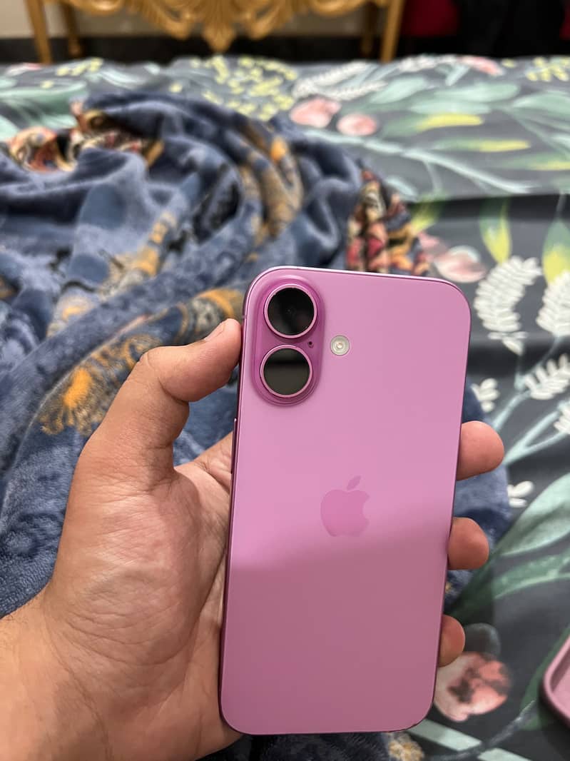 Apple iPhone 16 3