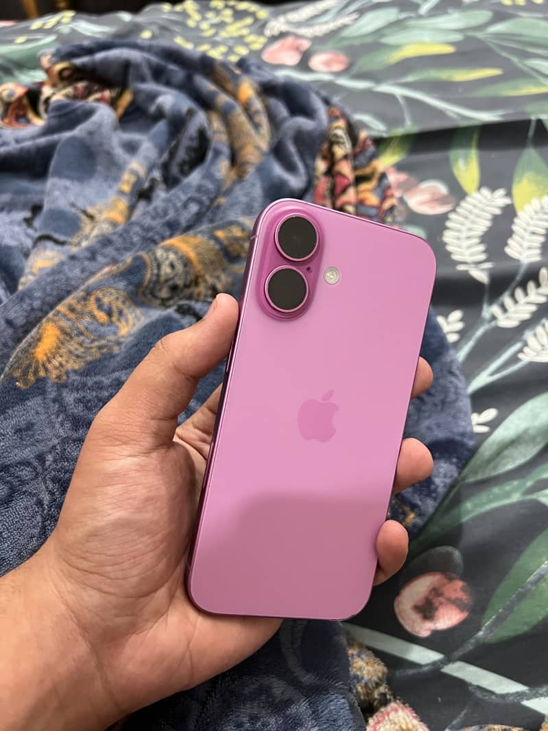 Apple iPhone 16 7