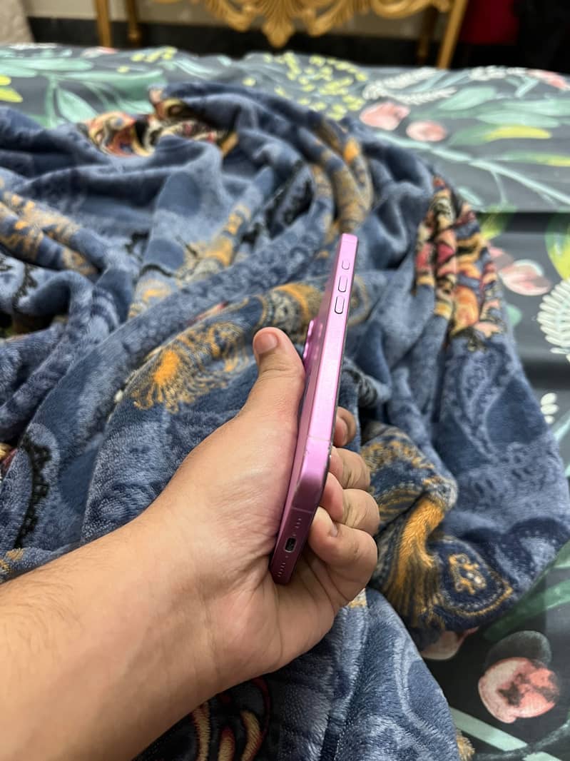 Apple iPhone 16 8