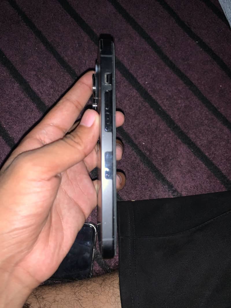 Apple iPhone 14 Pro 2