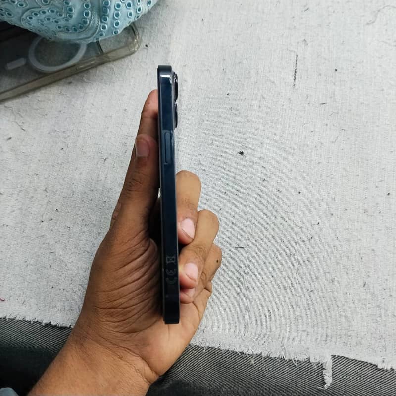 Apple iPhone 14 3