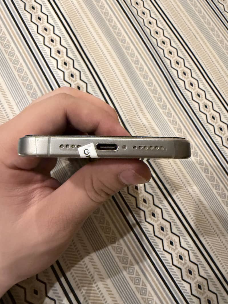 Apple iPhone 15 Pro Max 2