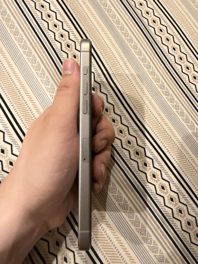 Apple iPhone 15 Pro Max 3