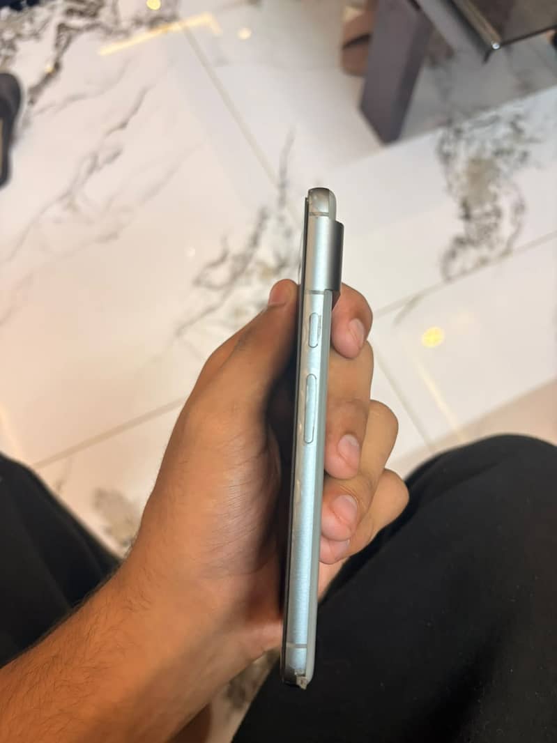 Google Pixel 8 4