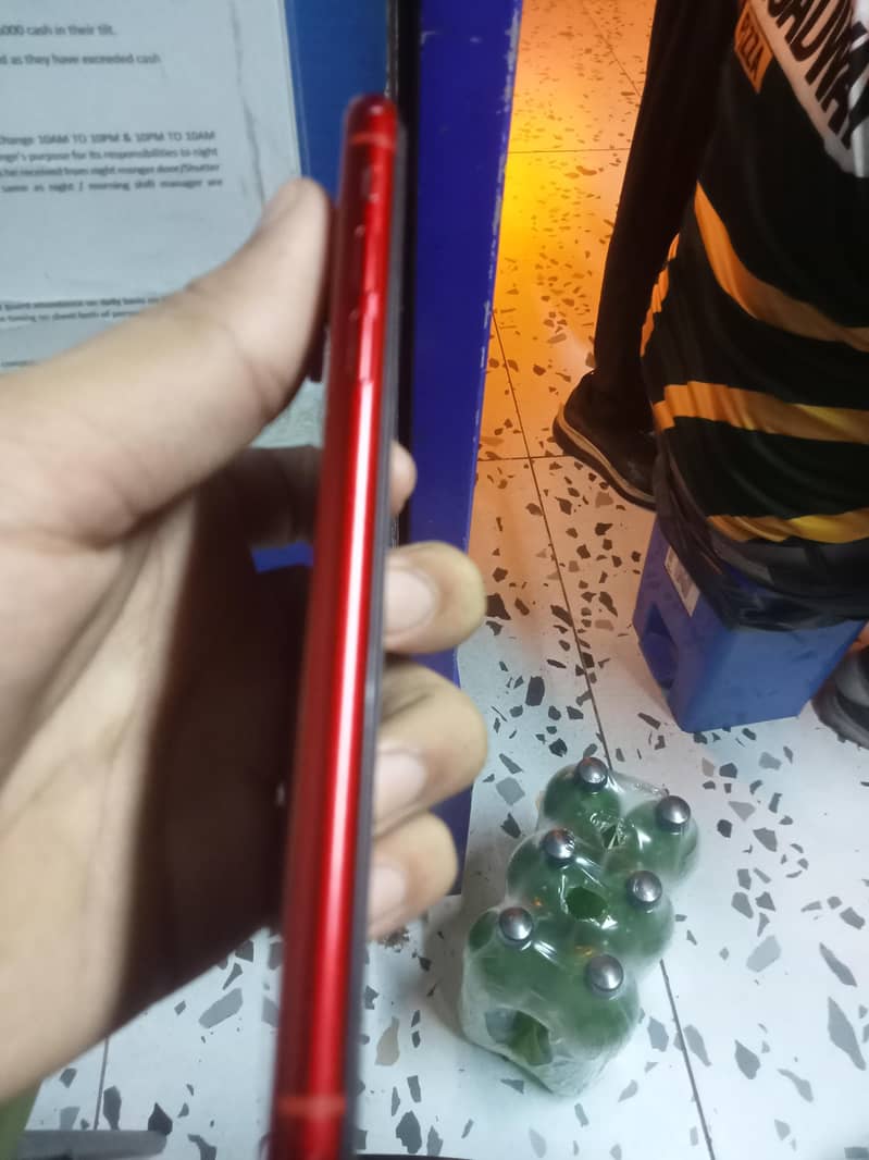Apple iPhone XR 4