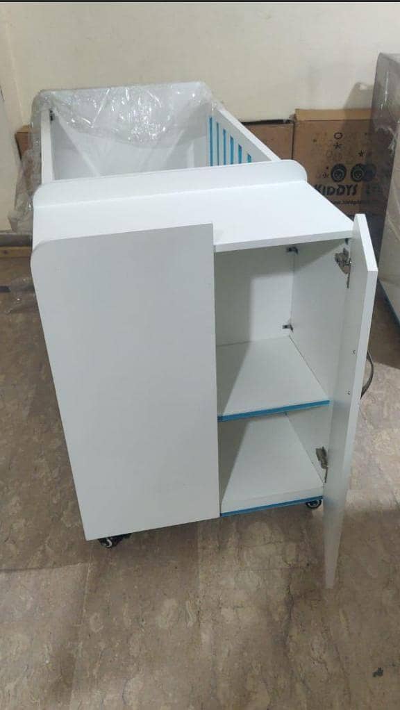 Baby cot 2