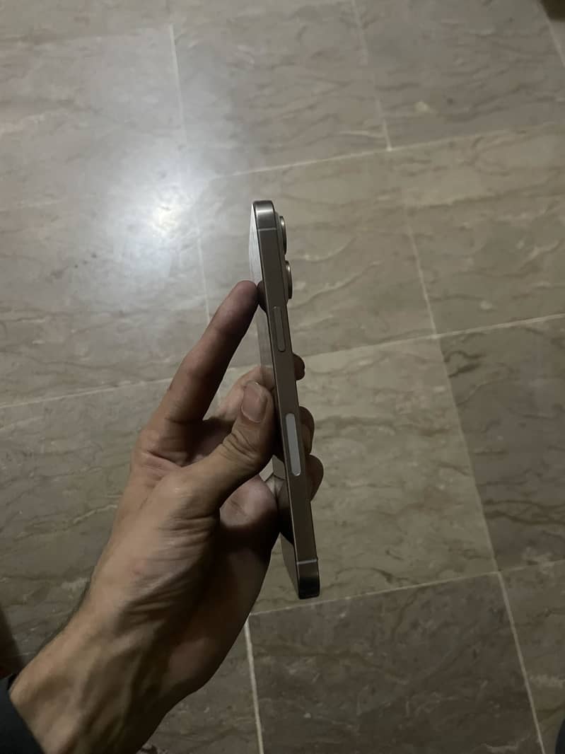Apple iPhone 15 Pro Max 4