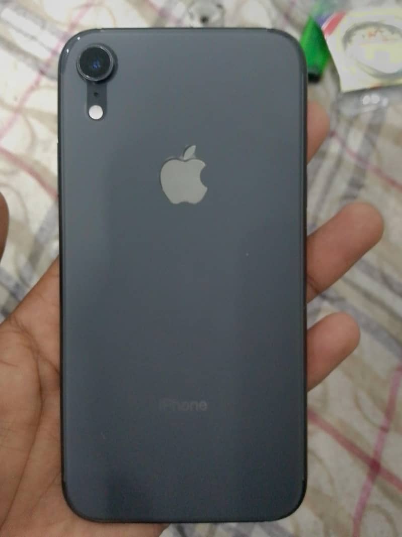 Apple iPhone XR 1