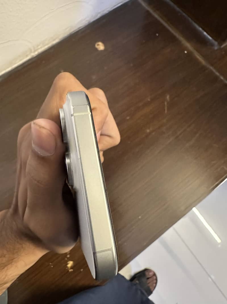 Apple iPhone 16 Pro Max 3