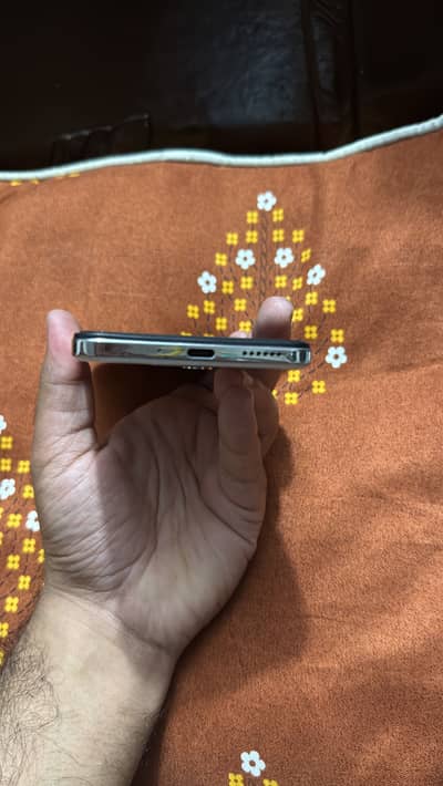 Vivo Y29 with complete box