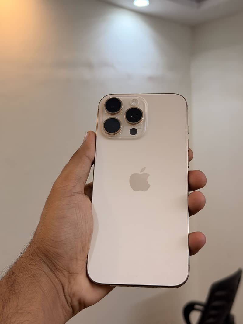 Apple iPhone 16 Pro Max 3