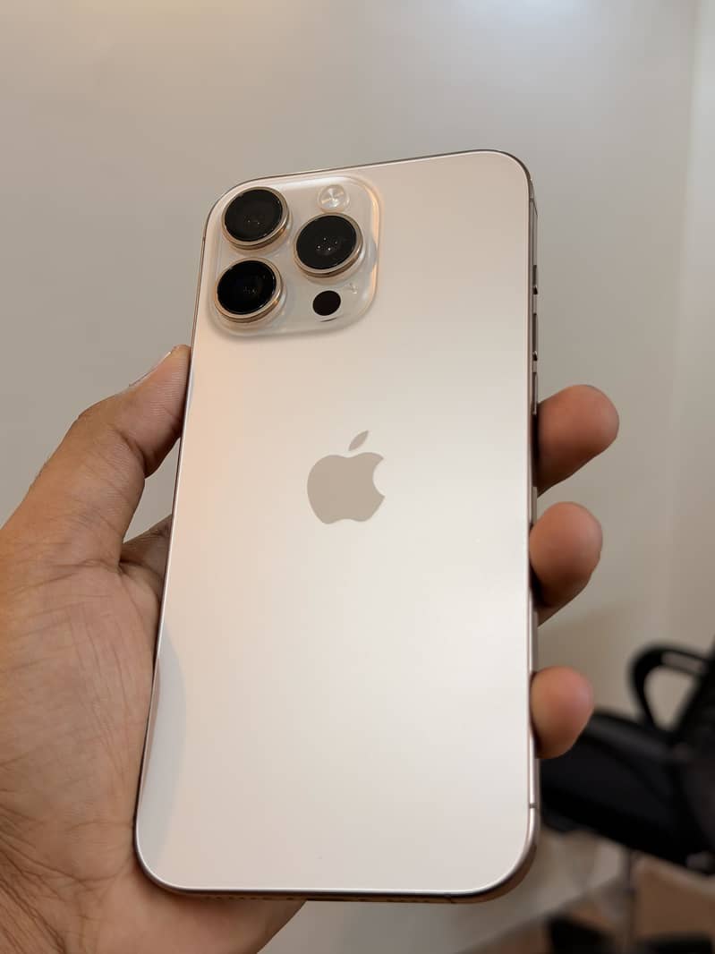 Apple iPhone 16 Pro Max 5