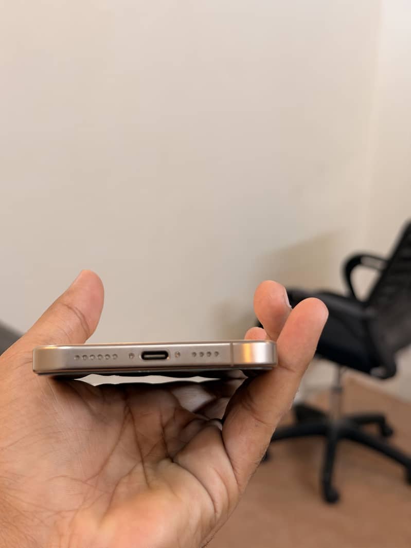Apple iPhone 16 Pro Max 7