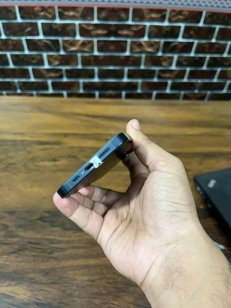 Apple iPhone 13 5