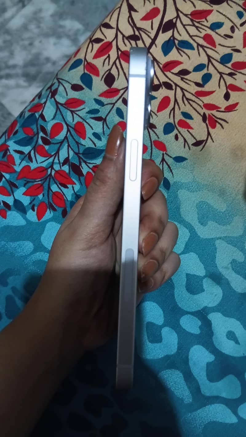 Apple iPhone 14 plus 3