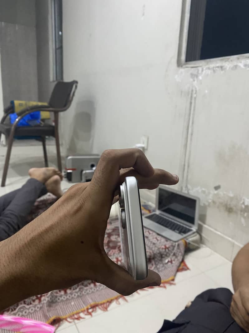 Apple iPhone 17 Pro Max 4