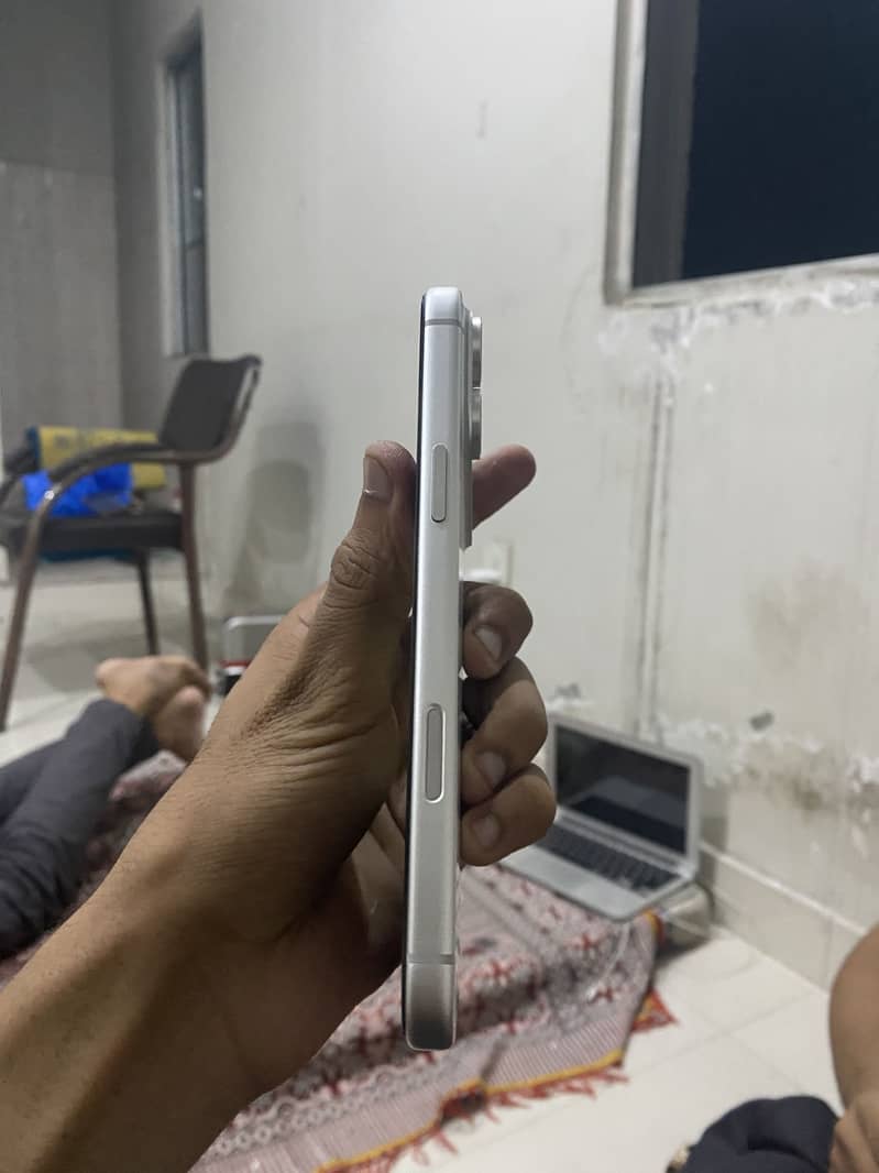 Apple iPhone 17 Pro Max 5