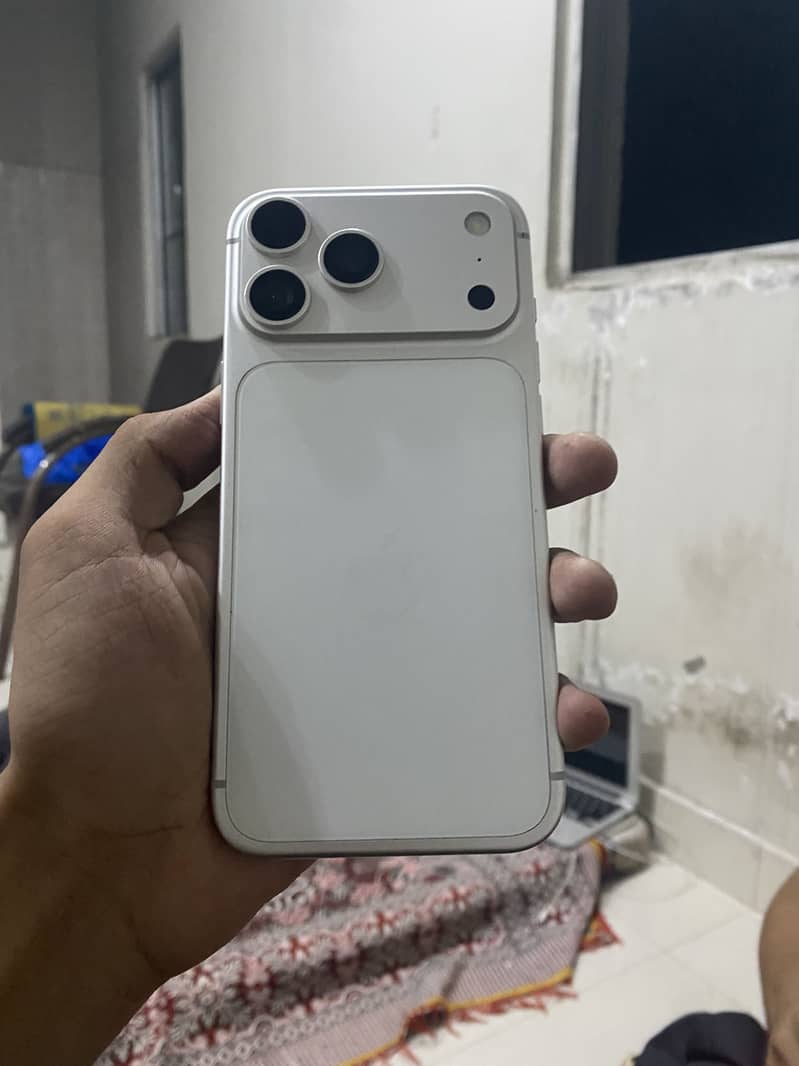 Apple iPhone 17 Pro Max 6