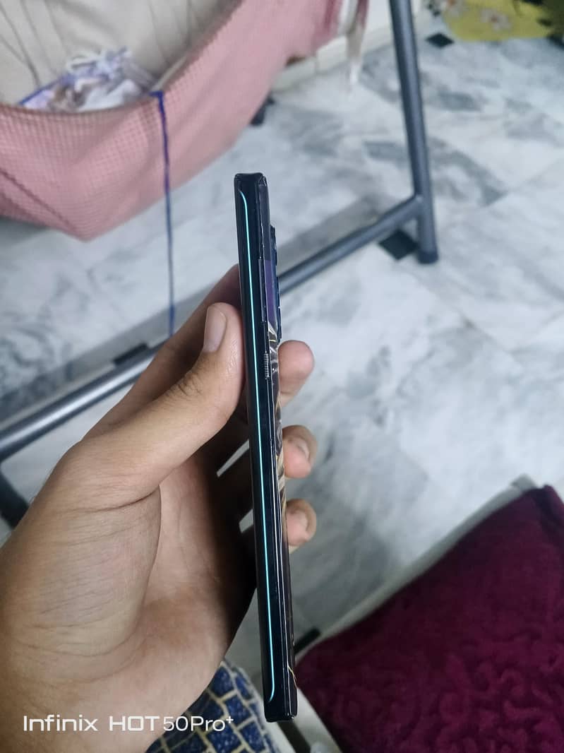 Motorola Edge Plus 1