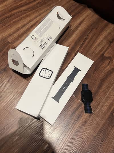 Apple Watch Series 7 Aluminum Box And Cable