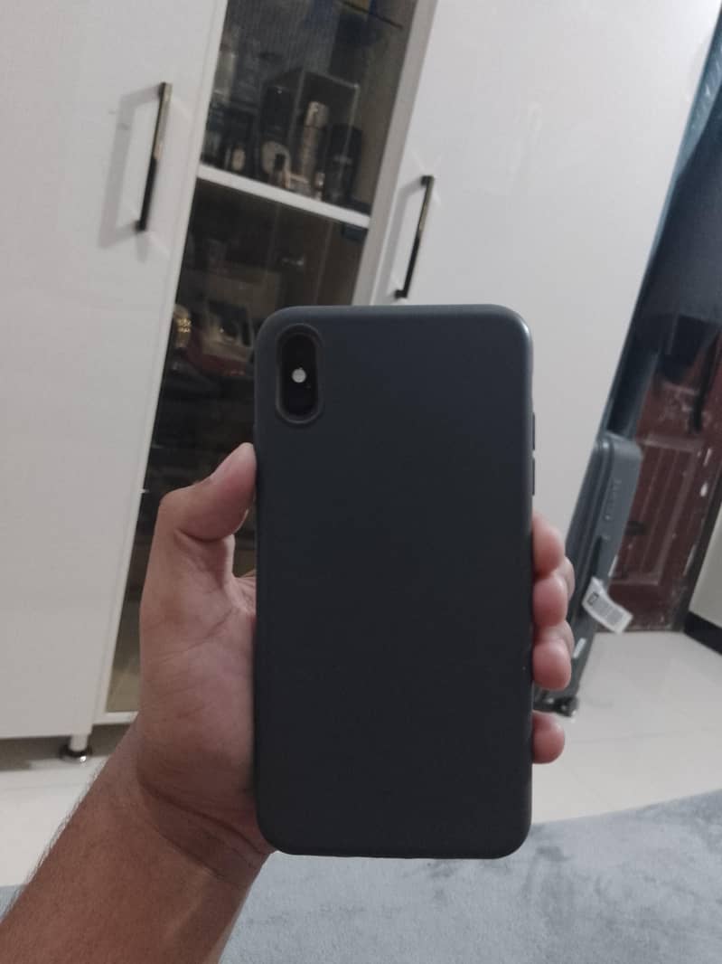 Apple iPhone XS Max 1