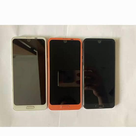Sharp Aquos R2 panal 1
