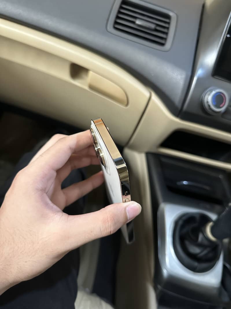 Apple iPhone 14 Pro 2