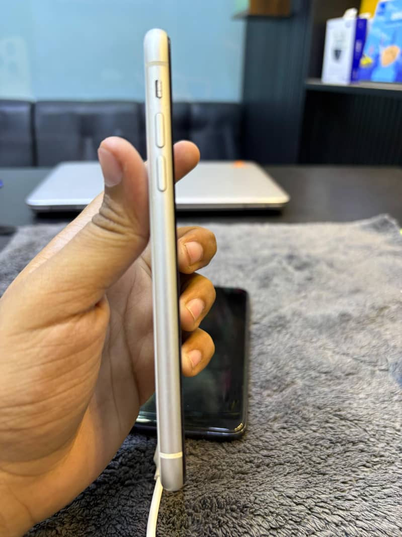 Apple iPhone 11 pta 3