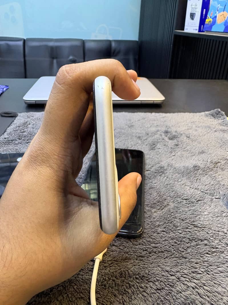 Apple iPhone 11 pta 4