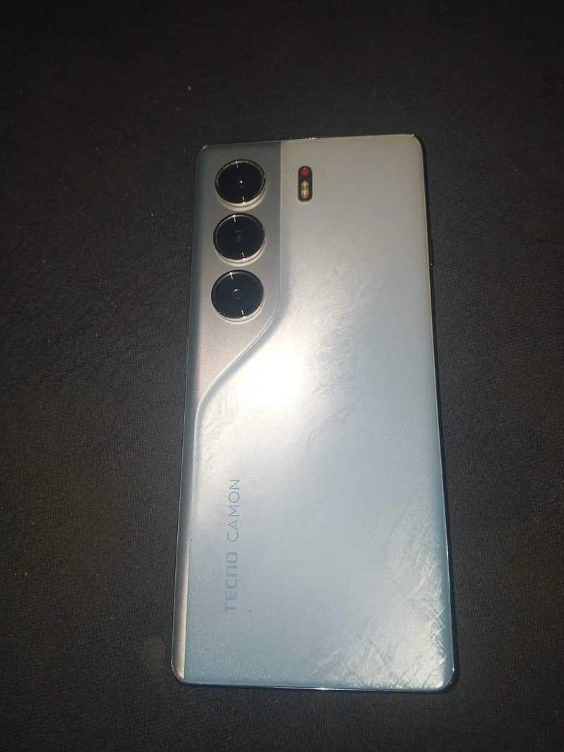 Tecno CAMON 40 Pro 0