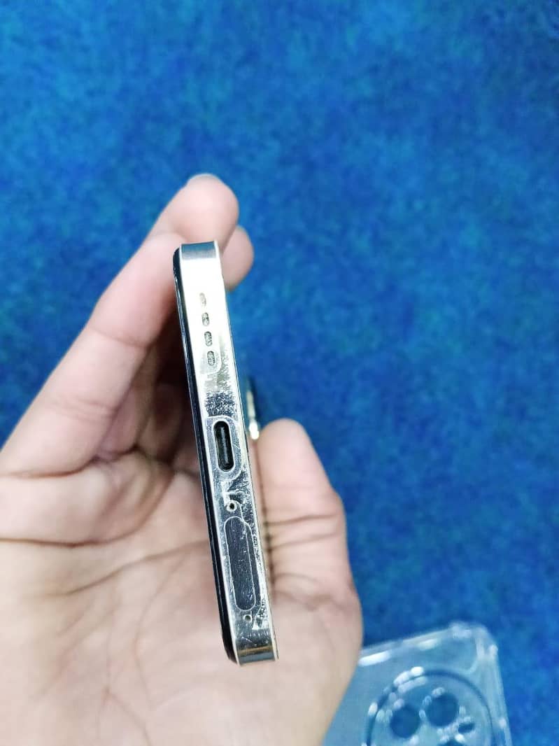 Realme 12 Plus 0