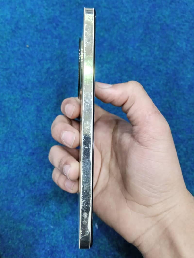 Realme 12 Plus 1