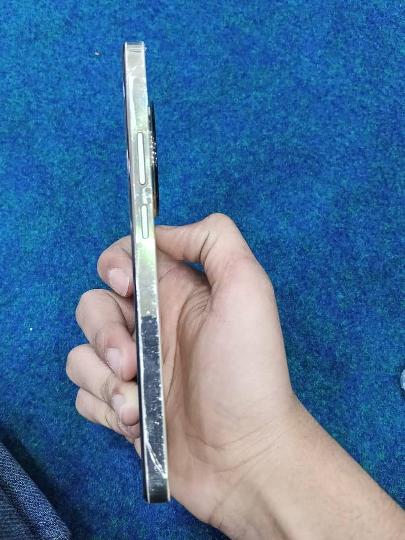 Realme 12 Plus 2