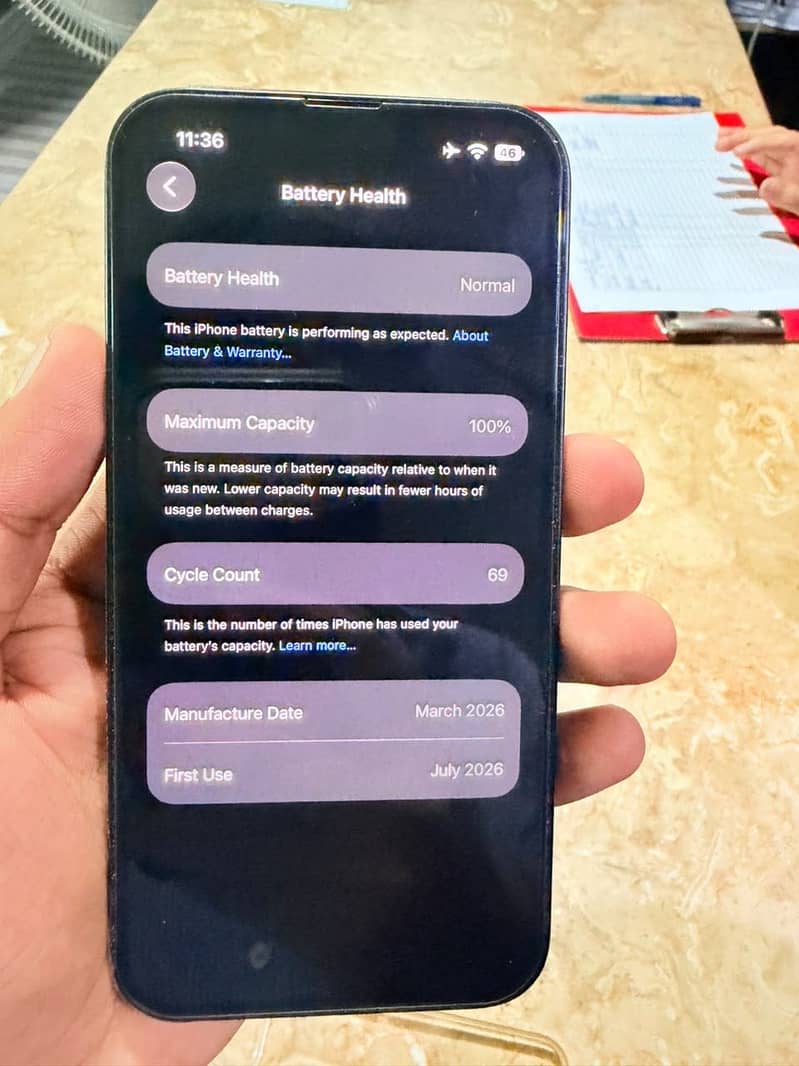 Apple iPhone 16e 5