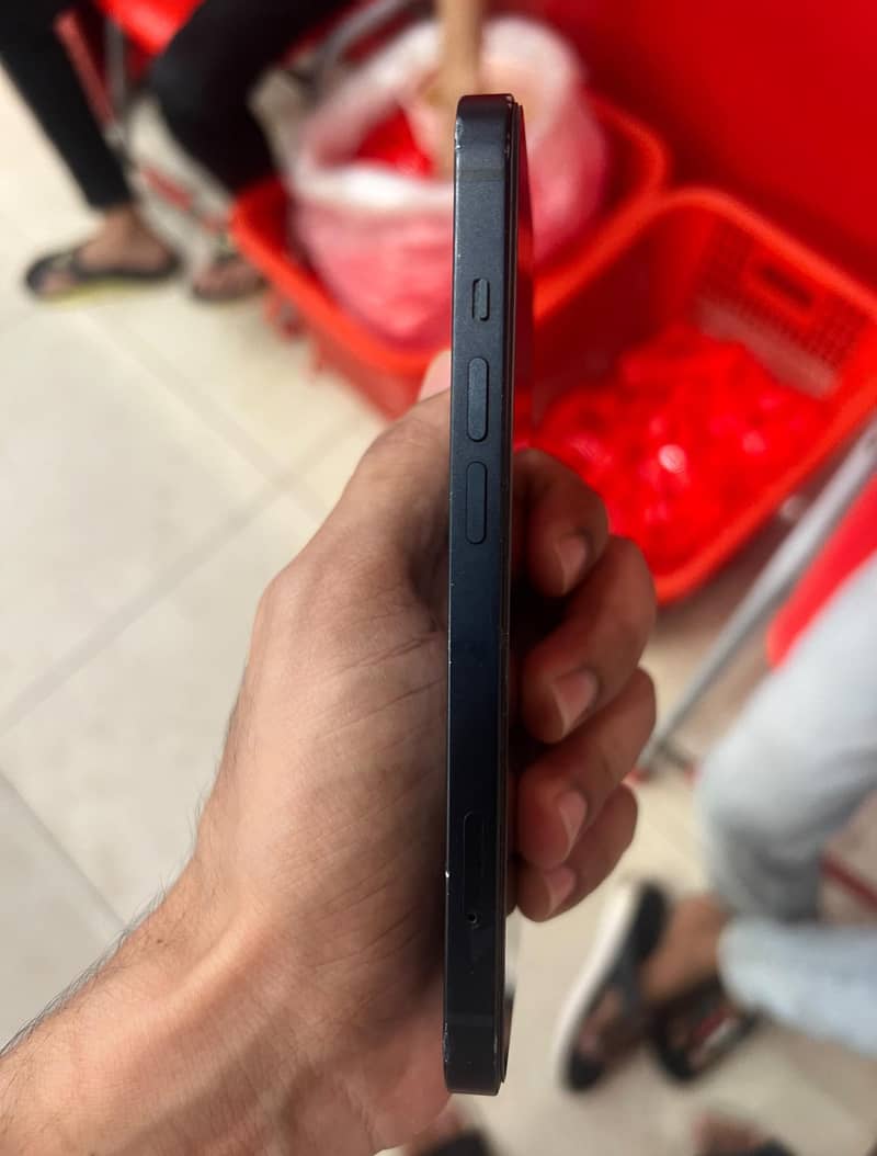 Apple iPhone 13 2