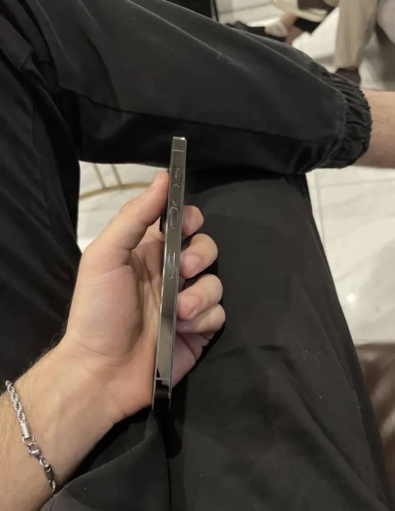 Apple iPhone 14 Pro Max 1