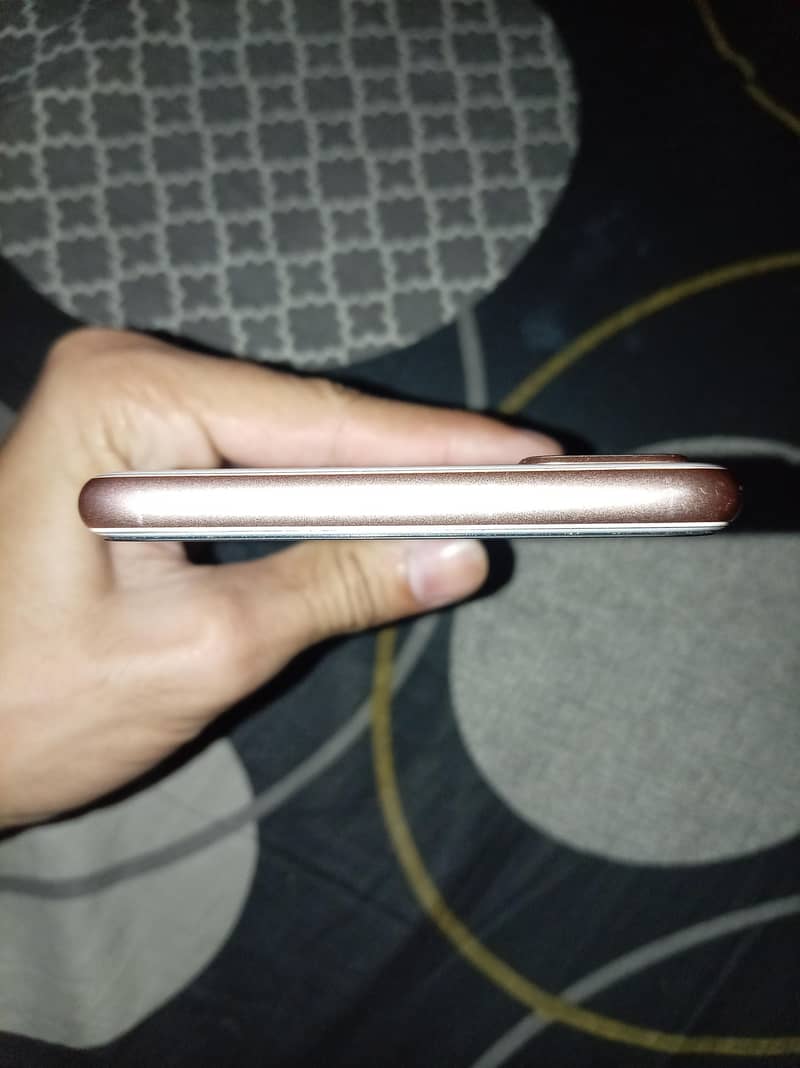 Apple iPhone 8 Plus 3