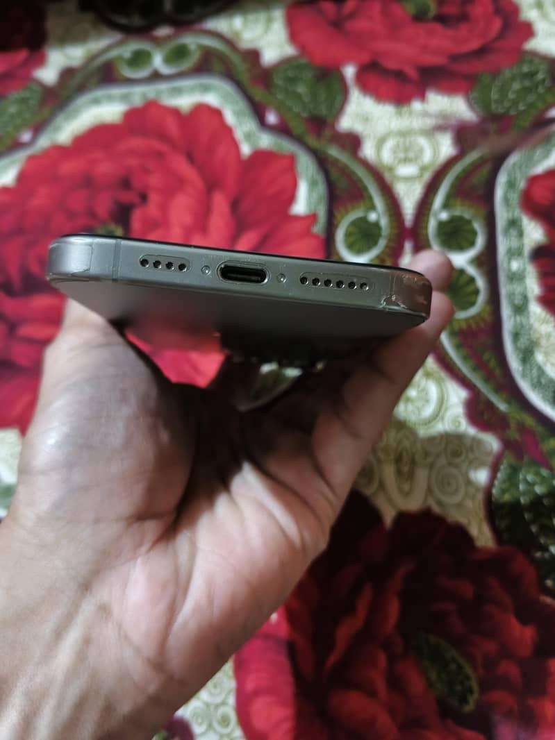 Apple iPhone 15 Pro Max 6