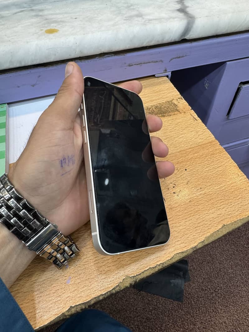 Apple iPhone 14 3