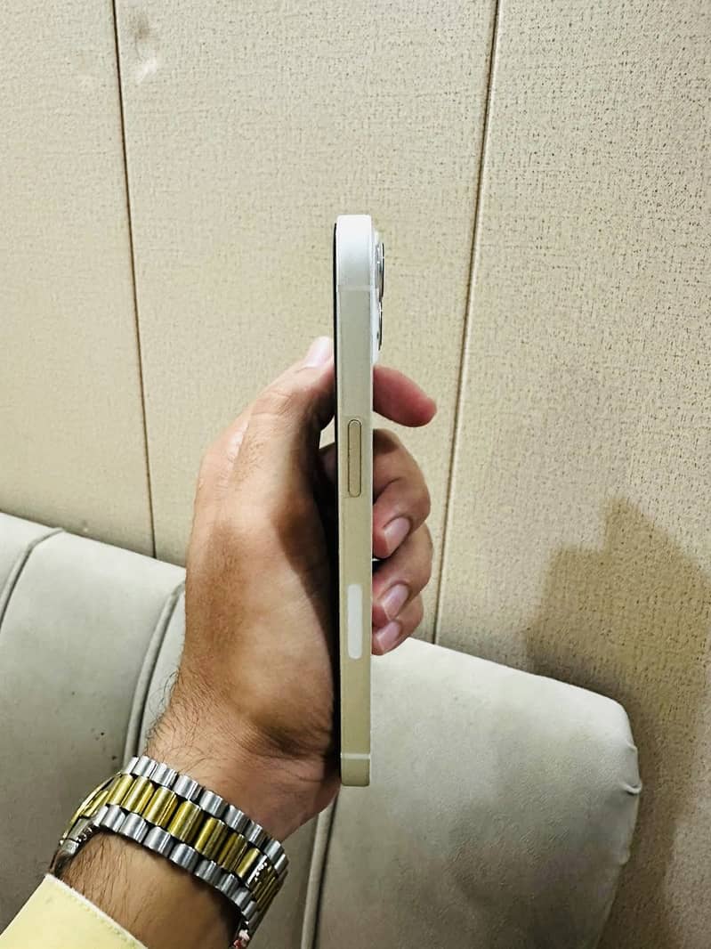 Apple iPhone 13 4