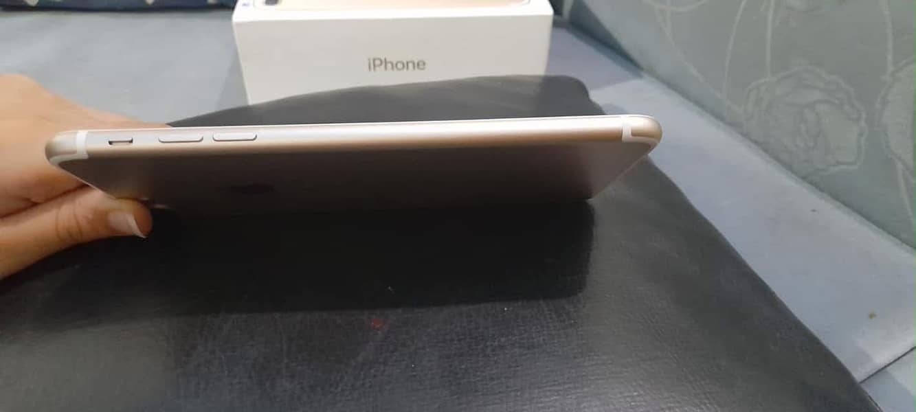 Apple iPhone 7 Plus With Box 3