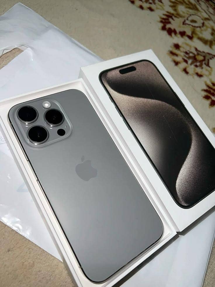 Apple iPhone 15 Pro Max 0