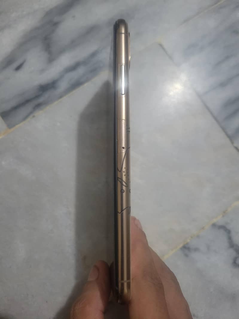 Apple iPhone XS Max 2