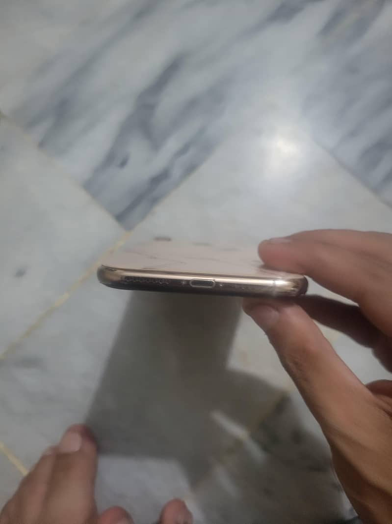 Apple iPhone XS Max 3