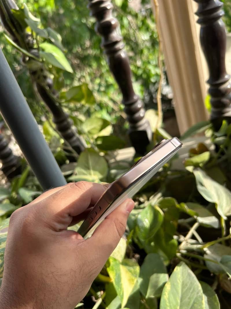 iPhone 16 Pro Max 1TB 4